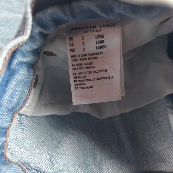 American Eagle 90s Straight Jeans Light Wash Distressed Ripped Denim Size 2 Long - Picture 4 of 12